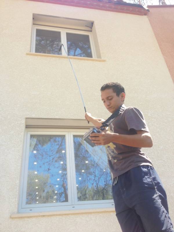 Caméra en boulot de perche de longue taille pour explorer des cavités à Bordeaux